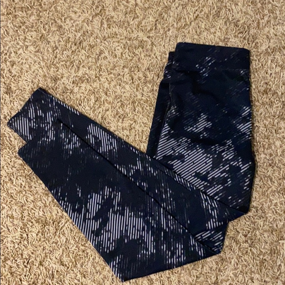 Old Navy black and gray striped leggings